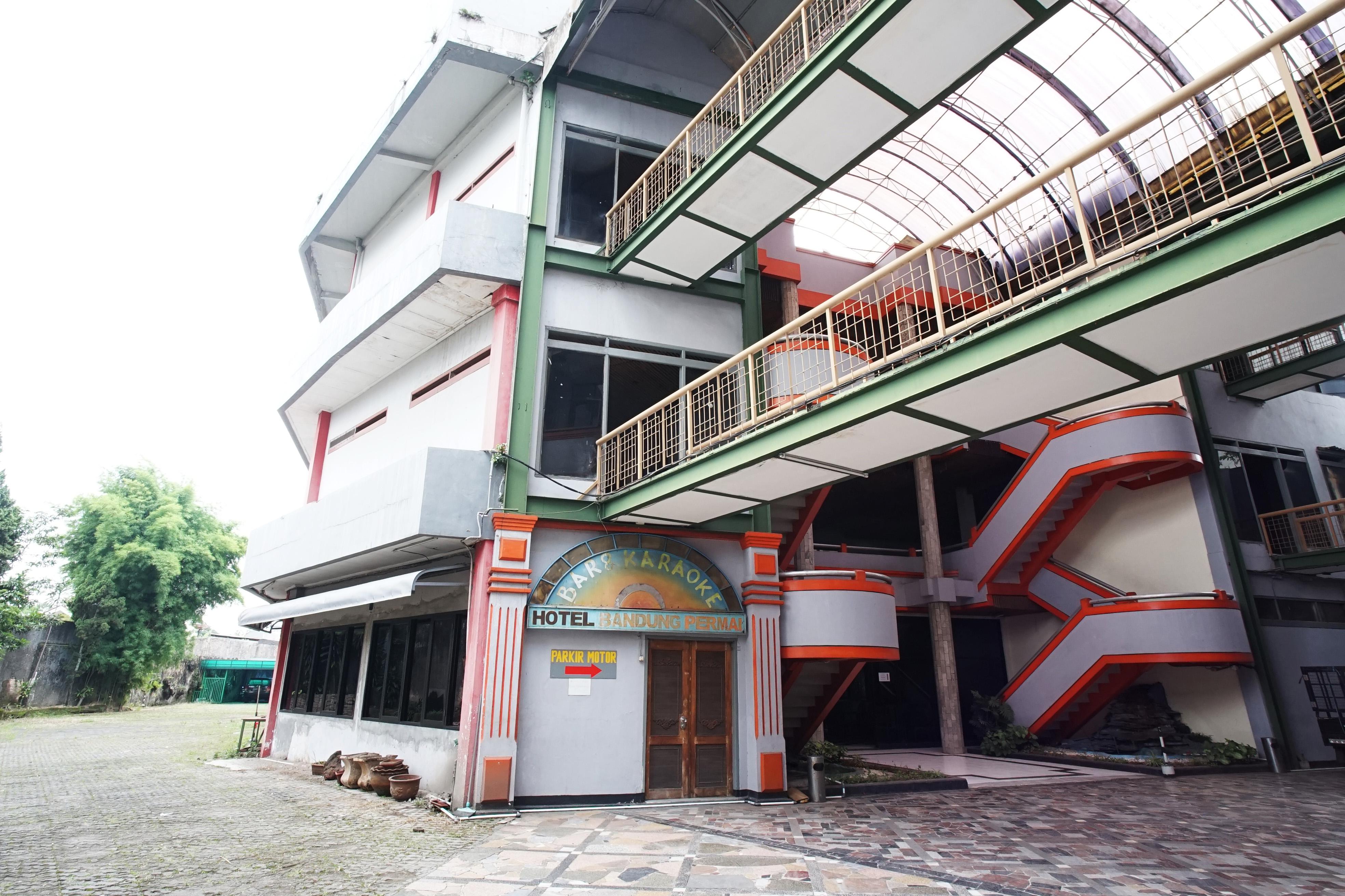 Hotel Bandung Permai Exterior photo